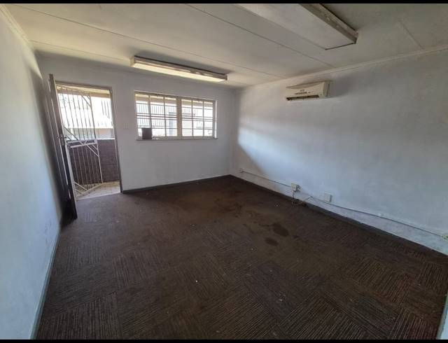 194M² WAREHOUSE TO LET IN WADEVILLE